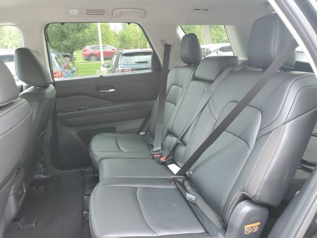 Used 2025 Nissan Pathfinder SL AWD/4WD image 28