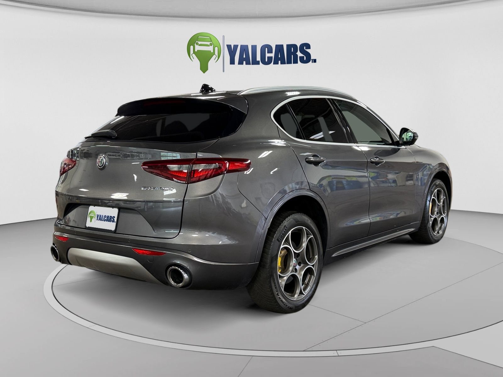 Used 2020 Alfa Romeo Stelvio Ti w/ Active Blind Spot Package AWD/4WD image 5
