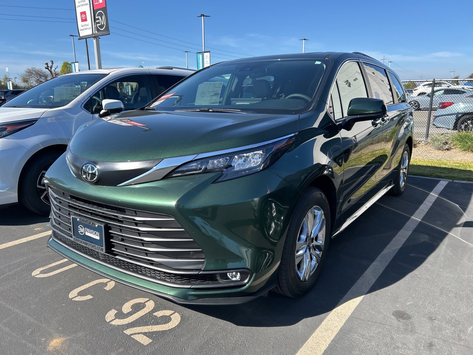 New 2026 Toyota Sienna XLE image 2