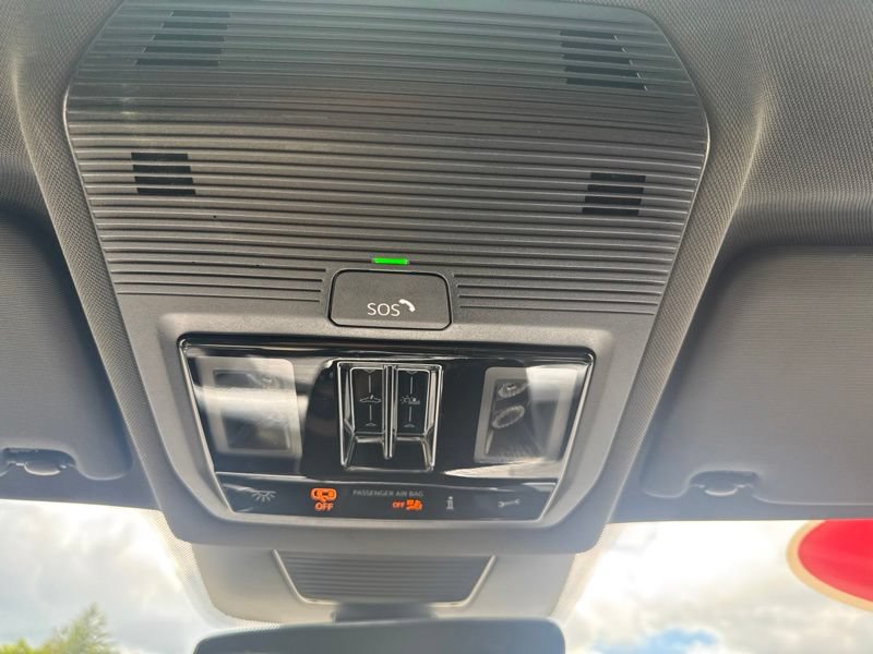 Used 2025 Volkswagen Tiguan SE R-Line AWD/4WD image 25