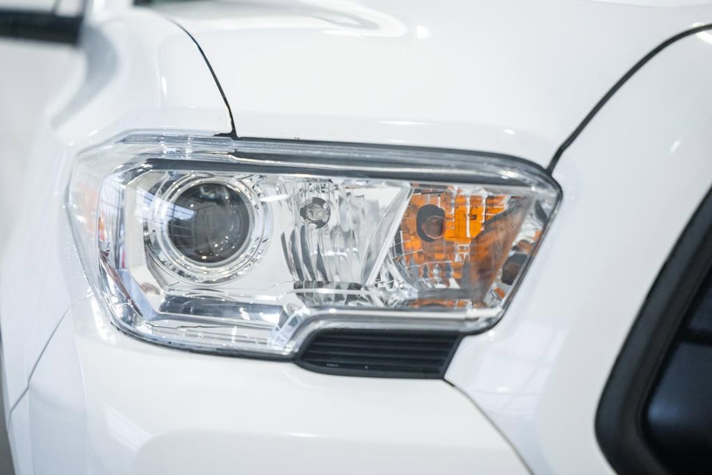 Used 2022 Toyota Tacoma SR w/ SR Convenience Package RWD image 10