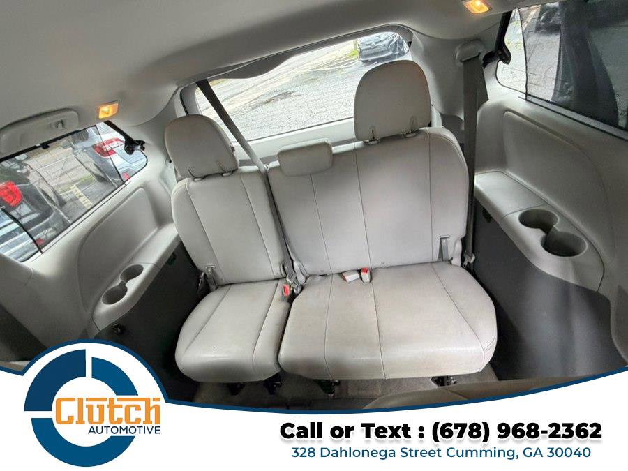Used 2017 Toyota Sienna XLE w/ XLE Navigation Package FWD image 16