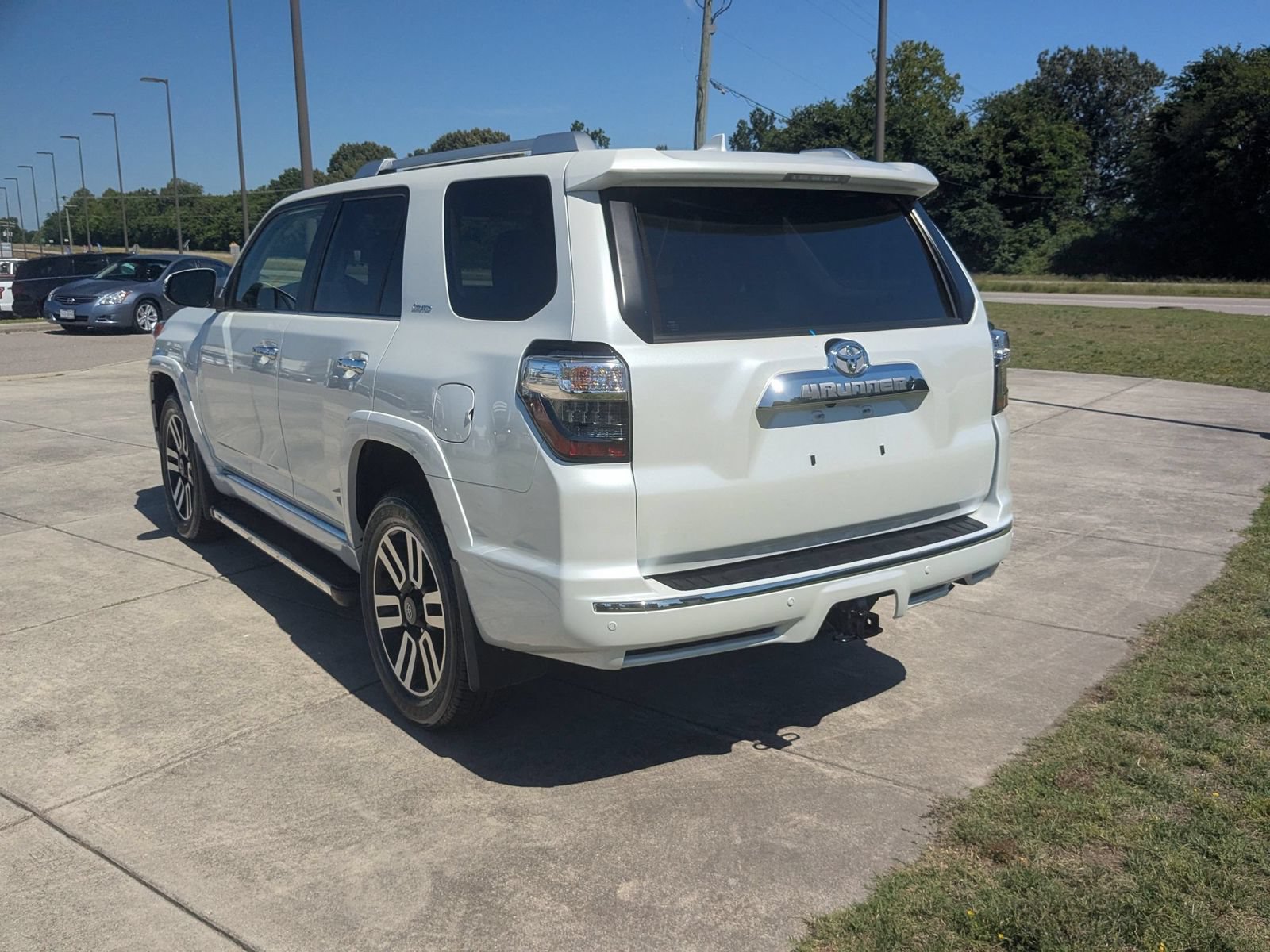 Used 2024 Toyota 4Runner Limited AWD/4WD image 5