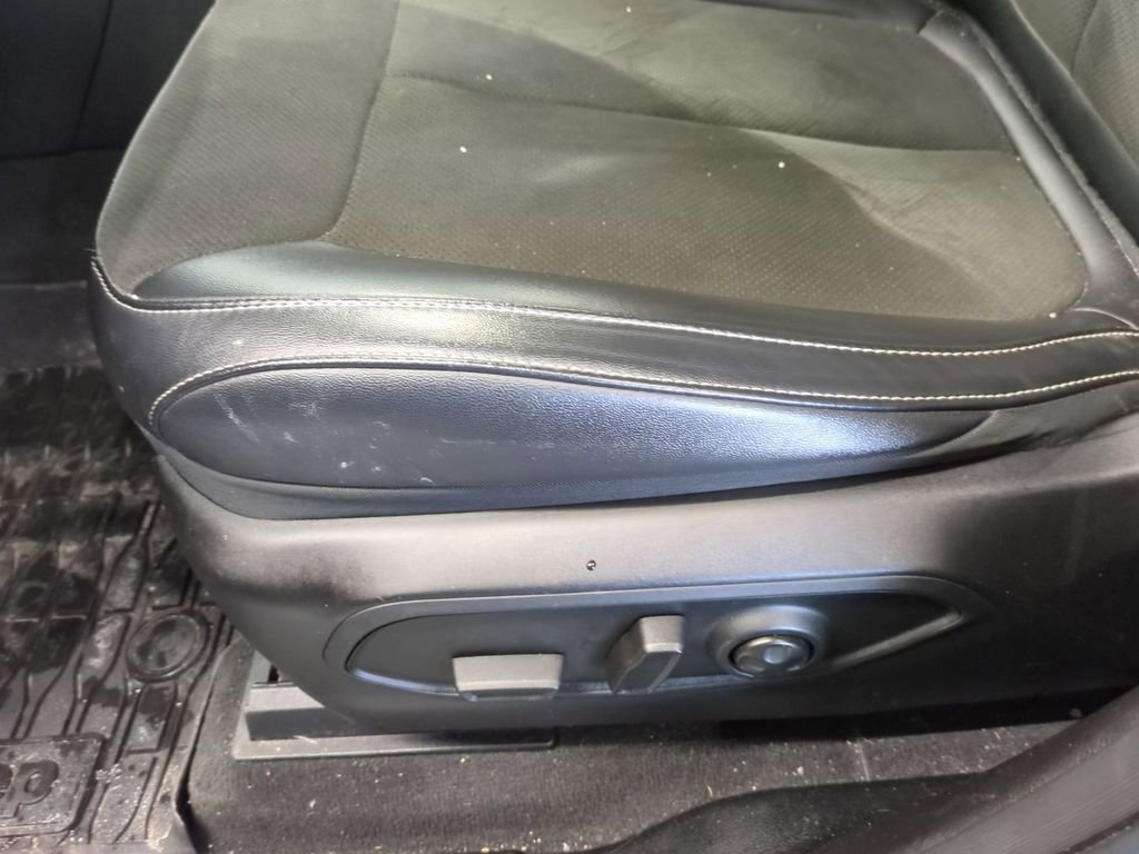 Used 2023 Jeep Grand Cherokee Altitude image 15