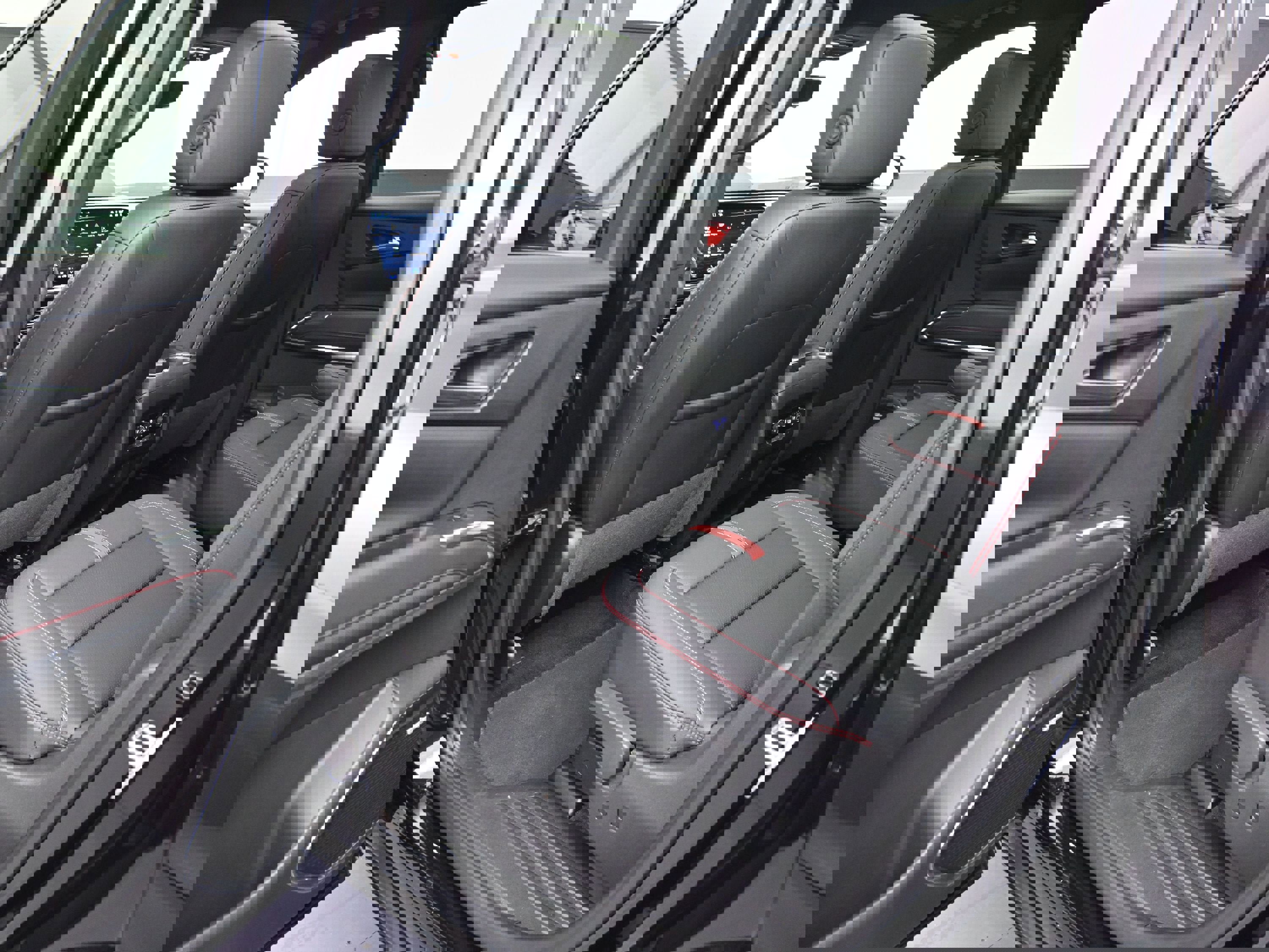 Used 2024 Chevrolet Traverse RS image 33