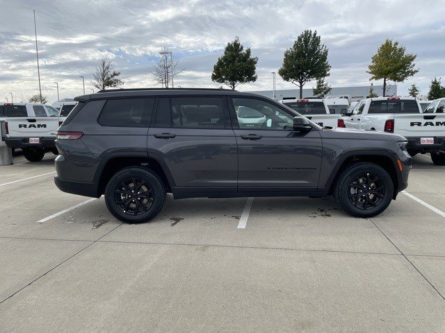 New 2025 Jeep Grand Cherokee L Altitude image 7