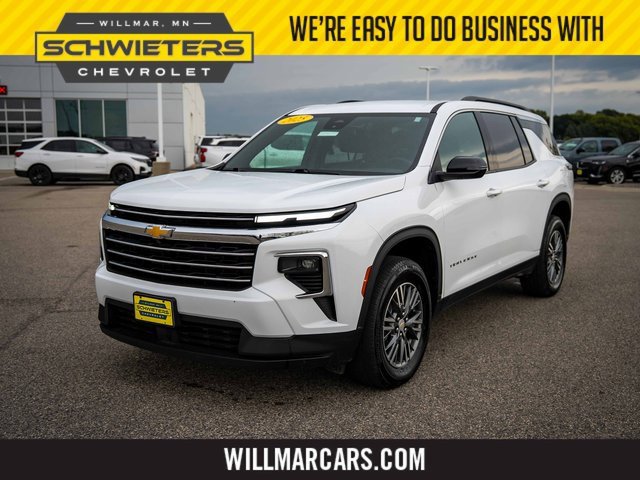 Used 2025 Chevrolet Traverse LT image 1