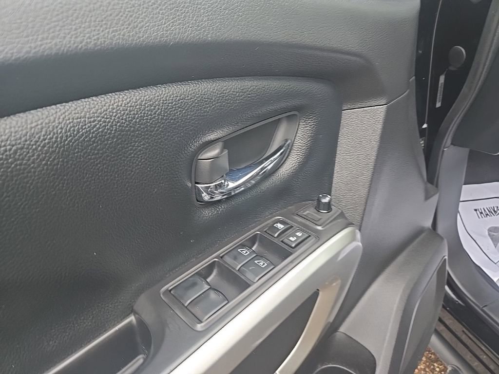 Used 2021 Nissan Titan SV w/ SV Convenience Package image 12