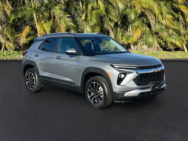 Used 2025 Chevrolet TrailBlazer LT image 2