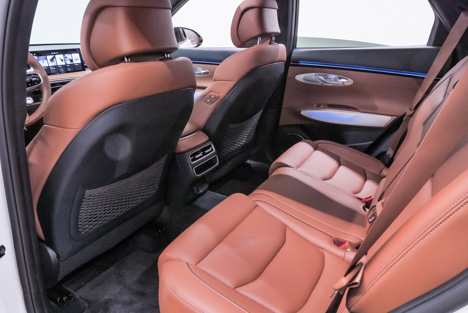 Certified 2026 Genesis GV70 2.5T Advanced image 11