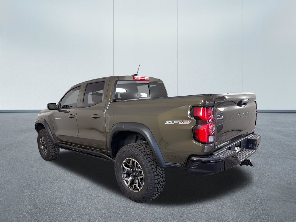 Used 2025 Chevrolet Colorado ZR2 w/ Technology Package AWD/4WD image 5