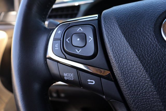 Used 2013 Toyota Avalon Limited w/ Technology Pkg FWD image 19