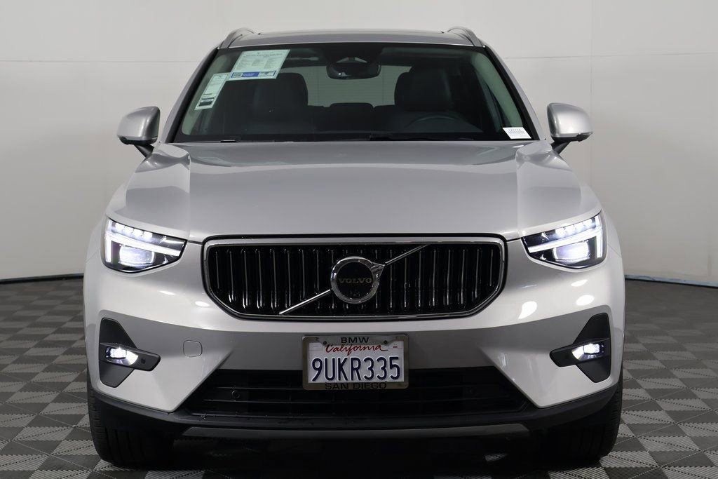 Used 2025 Volvo XC40 B5 Ultra w/ Climate Package image 2
