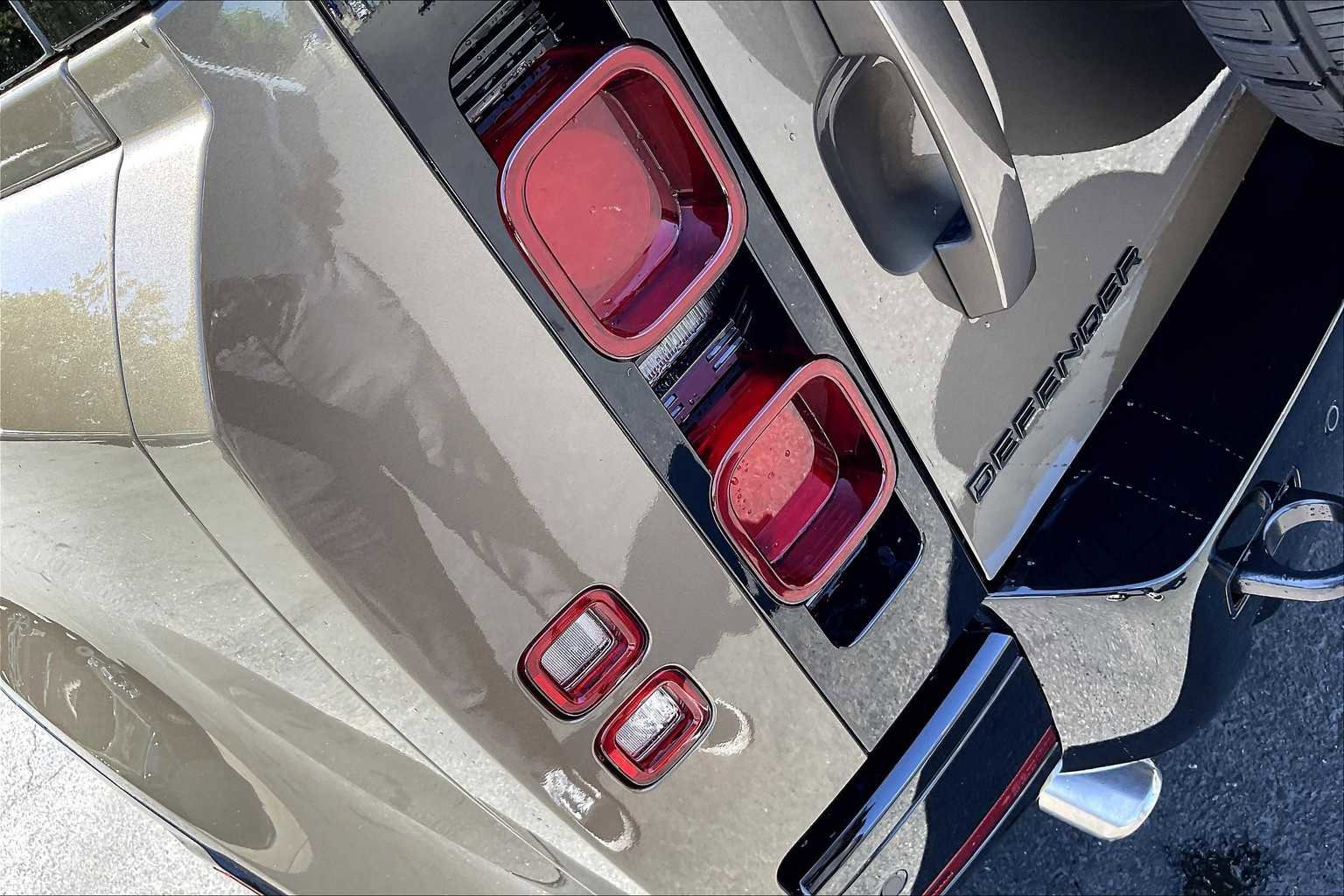 New 2025 Land Rover Defender 110 X-Dynamic SE image 25