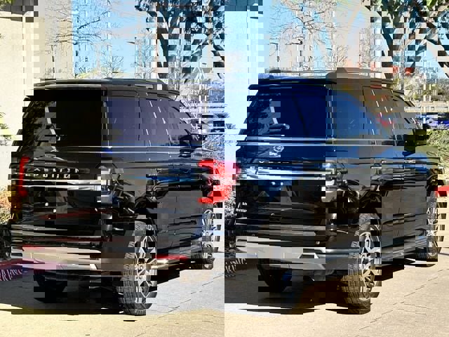 Used 2022 Ford Expedition Limited image 4
