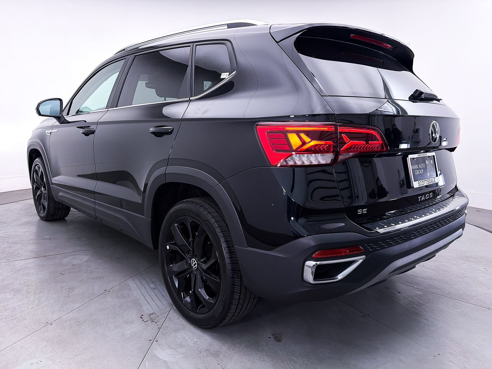 Used 2023 Volkswagen Taos SE w/ Panoramic Sunroof Package FWD image 14