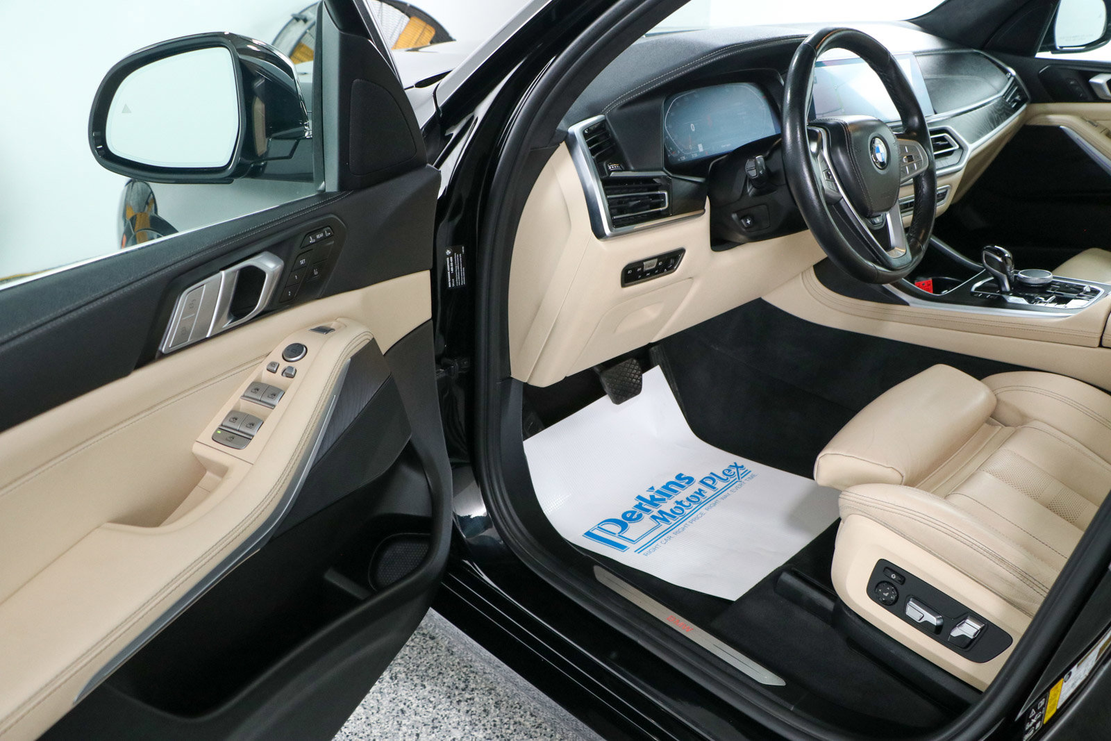 Used 2022 BMW X7 xDrive40i w/ Cold Weather Package image 3