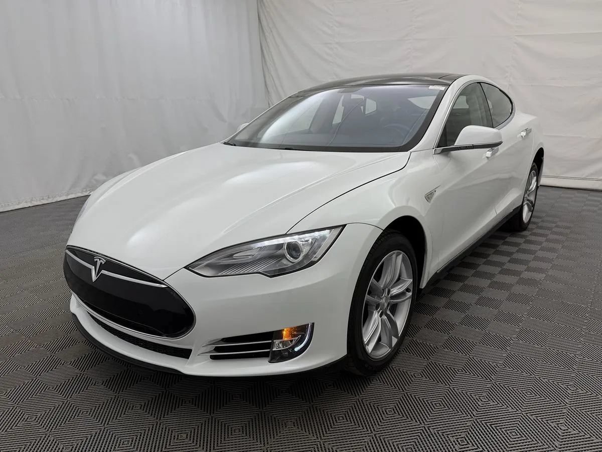 Used 2013 Tesla Model S Performance RWD image 2