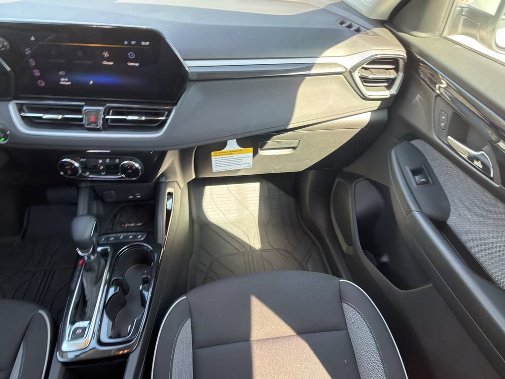 New 2026 Chevrolet TrailBlazer LT w/ Convenience Package FWD image 16