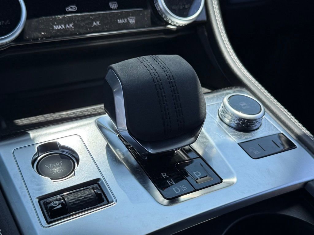 Used 2025 Jaguar F-PACE R-Dynamic S image 19