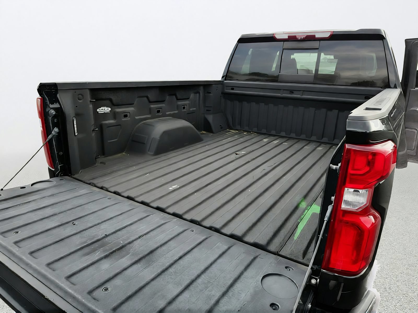 Used 2020 Chevrolet Silverado 1500 LTZ w/ LTZ Premium Package AWD/4WD image 32