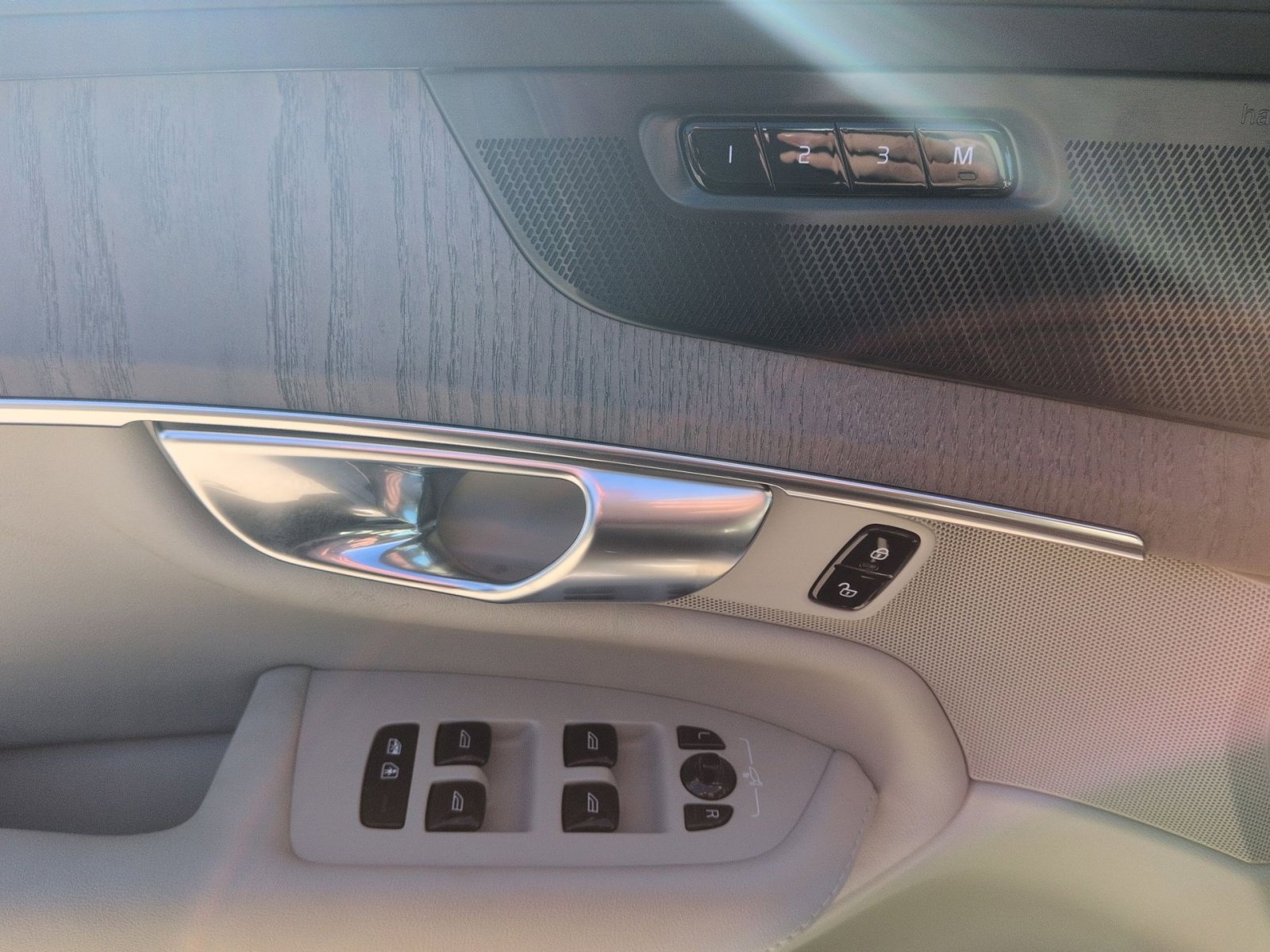 New 2026 Volvo XC90 B6 Ultra w/ Lounge Package image 15