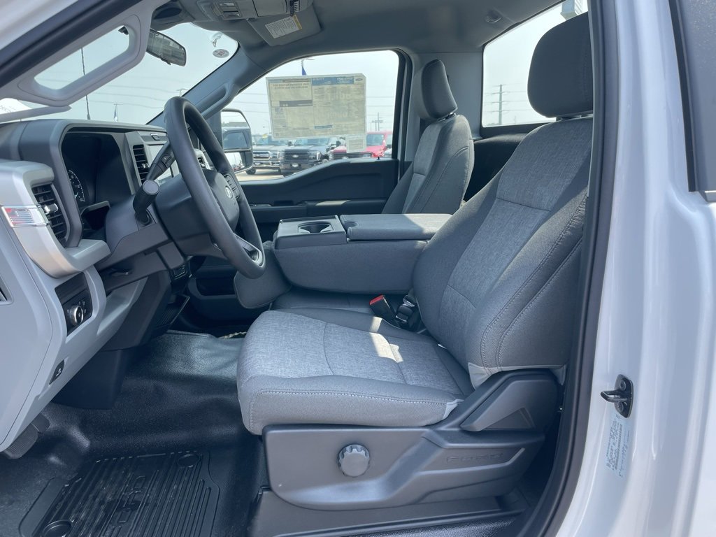 New 2025 Ford F550 4x4 Regular Cab Super Duty image 7