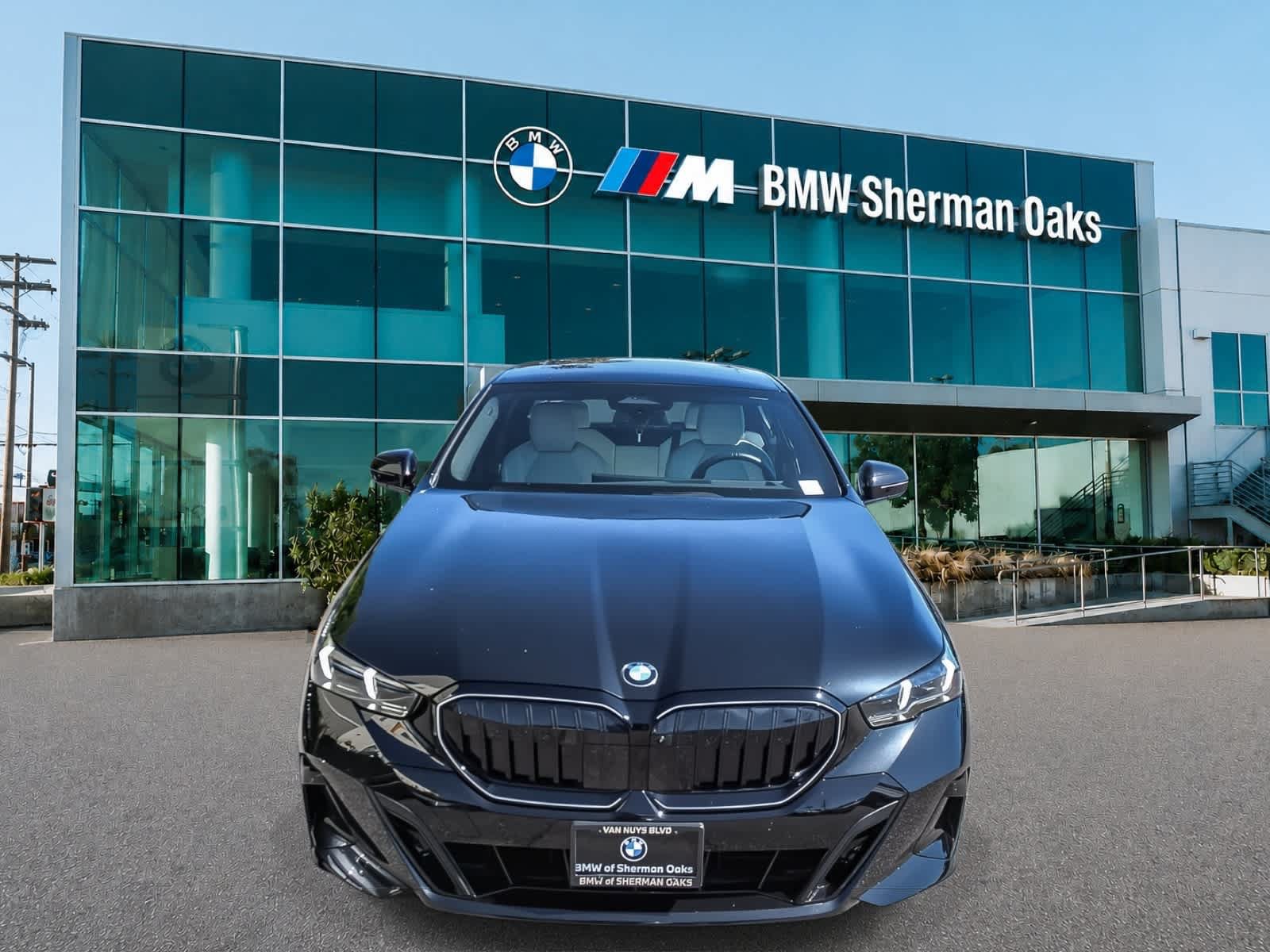 Used 2026 BMW 530i w/ M Sport Package RWD image 2