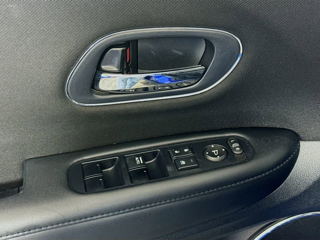Used 2018 Honda HR-V EX image 17