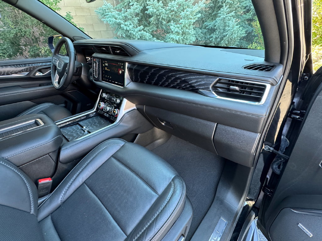 Used 2023 GMC Yukon Denali AWD/4WD image 40