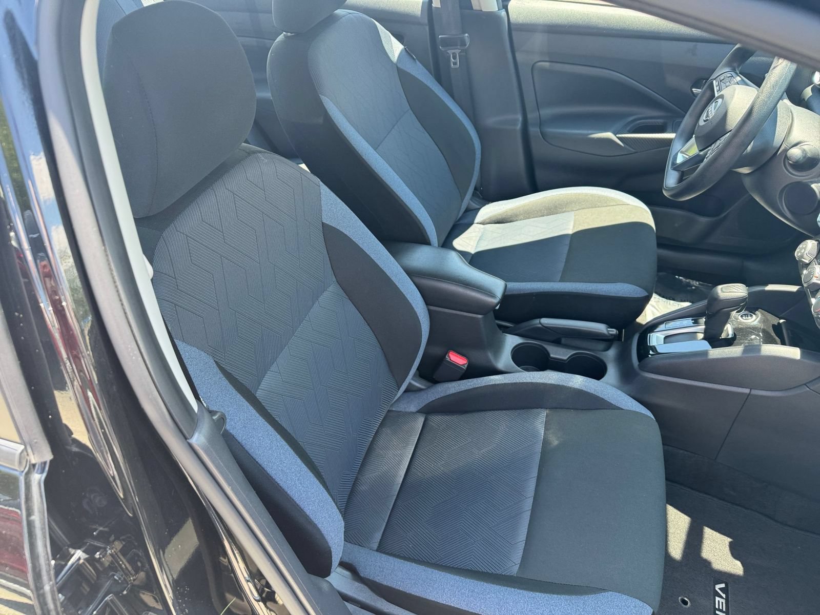 Used 2025 Nissan Versa SV FWD image 34