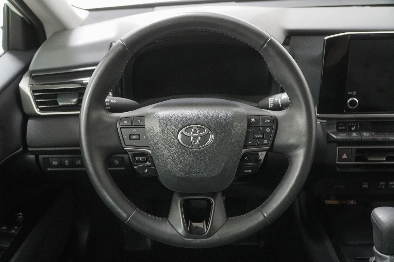 Used 2025 Toyota Camry LE AWD/4WD image 21