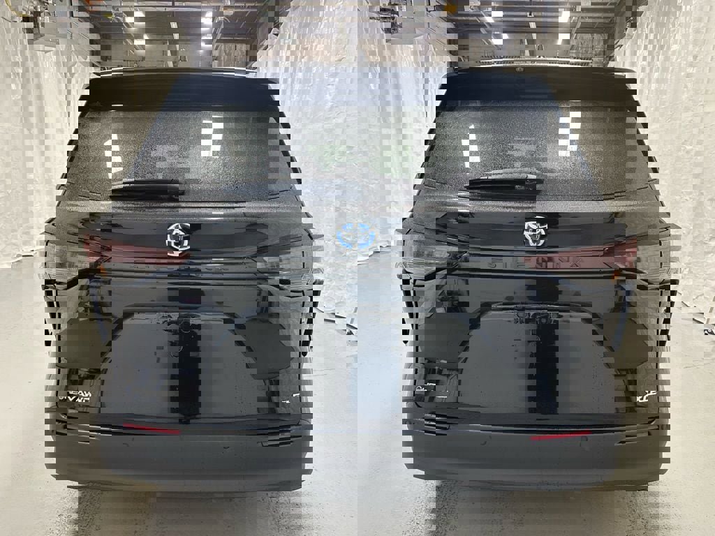 Used 2025 Toyota Sienna XLE image 6