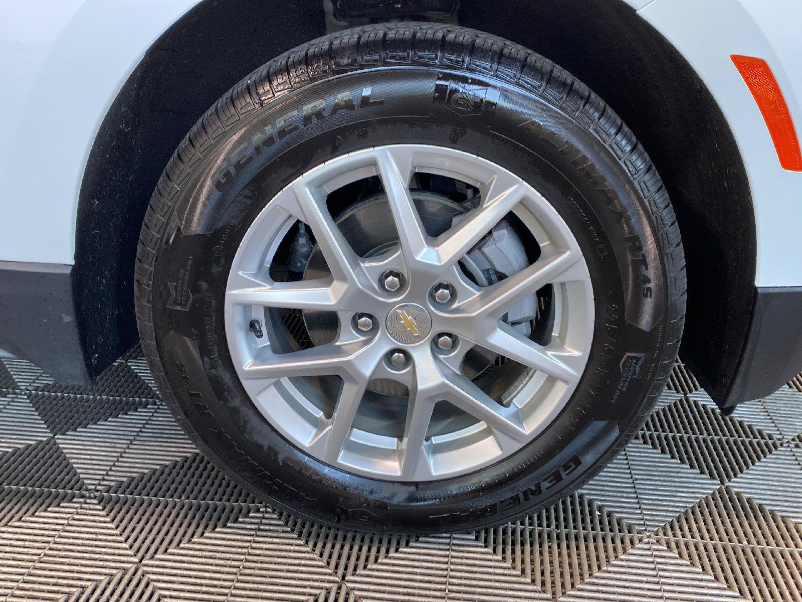 Used 2023 Chevrolet Equinox LT AWD/4WD image 9