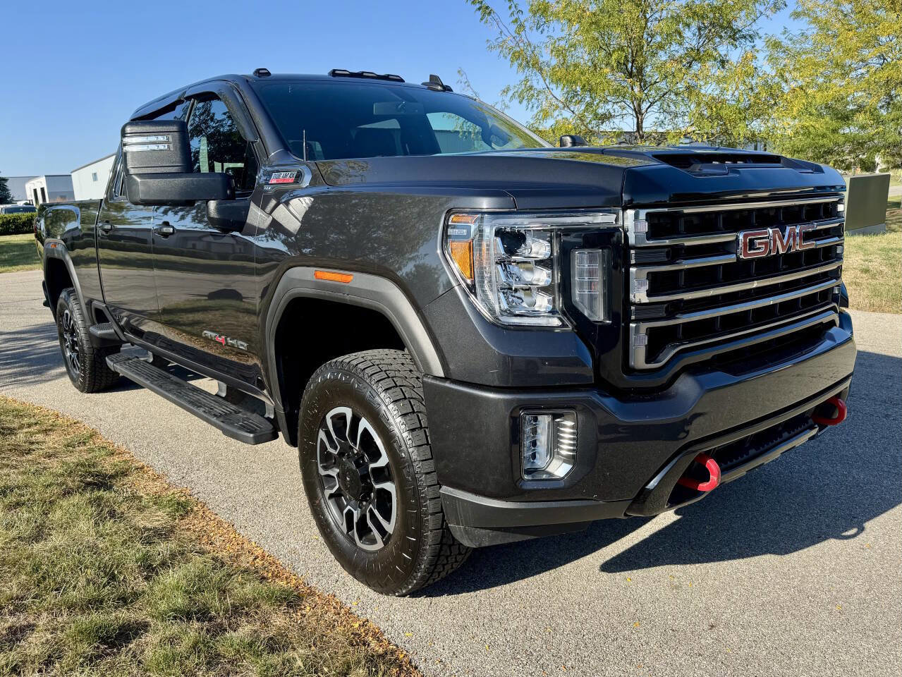 Used 2020 GMC Sierra 2500 AT4 w/ AT4 Preferred Package image 4