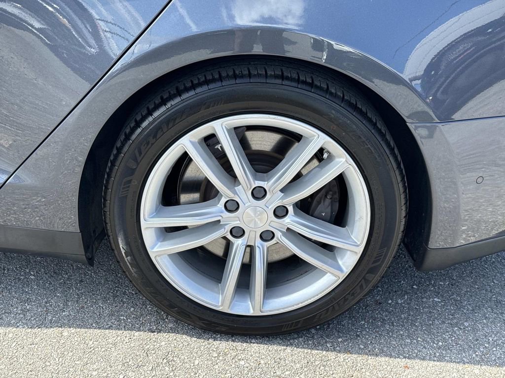 Used 2016 Tesla Model S 70D image 4