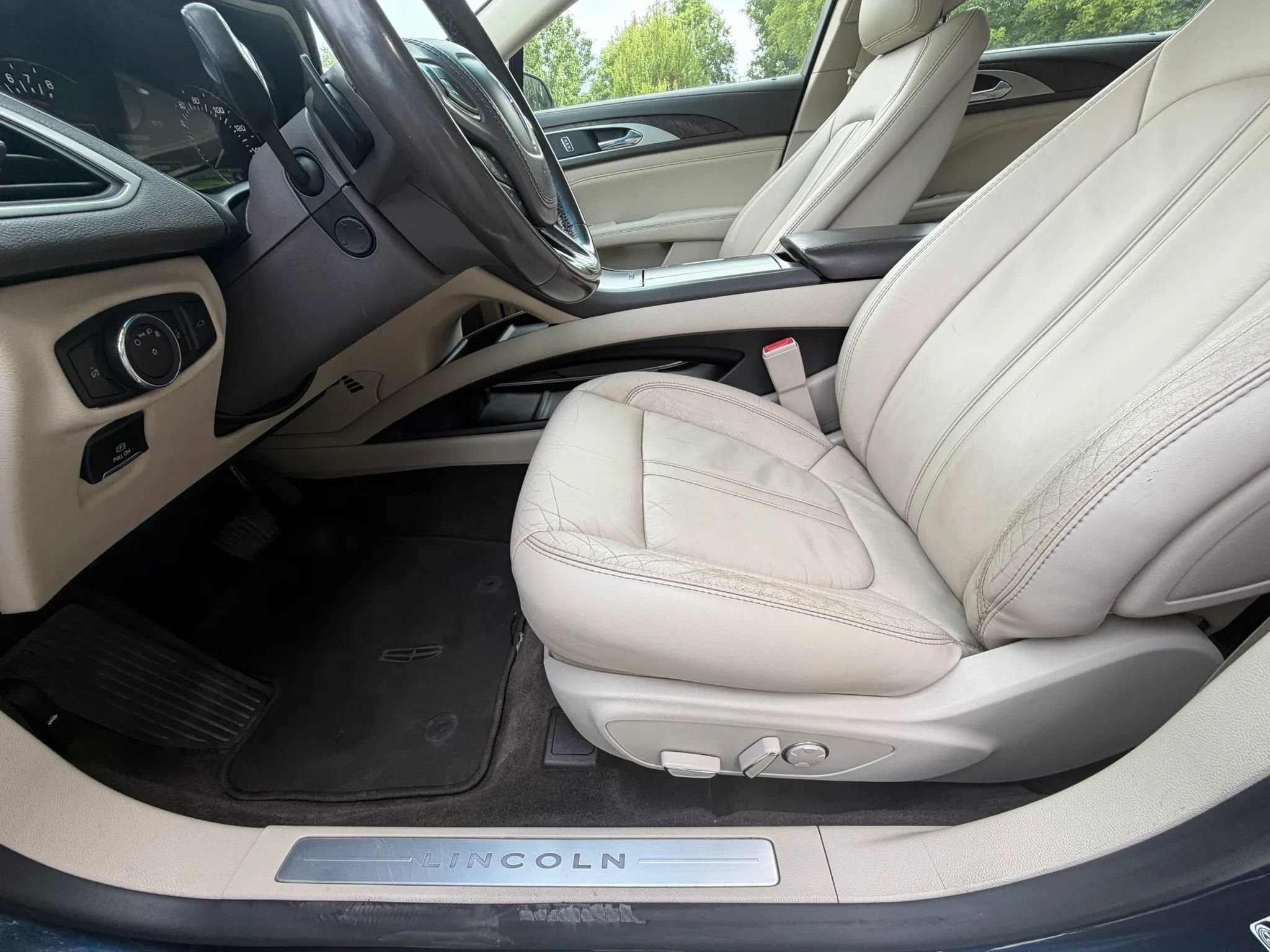 Used 2017 Lincoln MKZ Select w/ Select Plus Package AWD/4WD image 22
