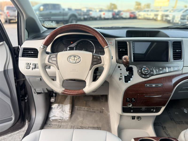 Used 2013 Toyota Sienna Limited w/ Premium Pkg FWD image 29