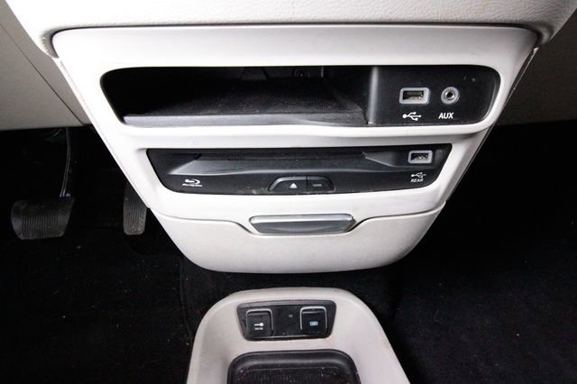 Used 2017 Chrysler Pacifica Touring-L Plus image 15