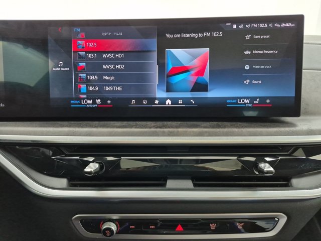 Used 2025 BMW X7 M60i AWD/4WD image 18