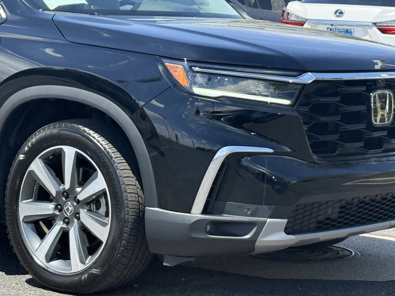 Certified 2025 Honda Pilot Elite image 2