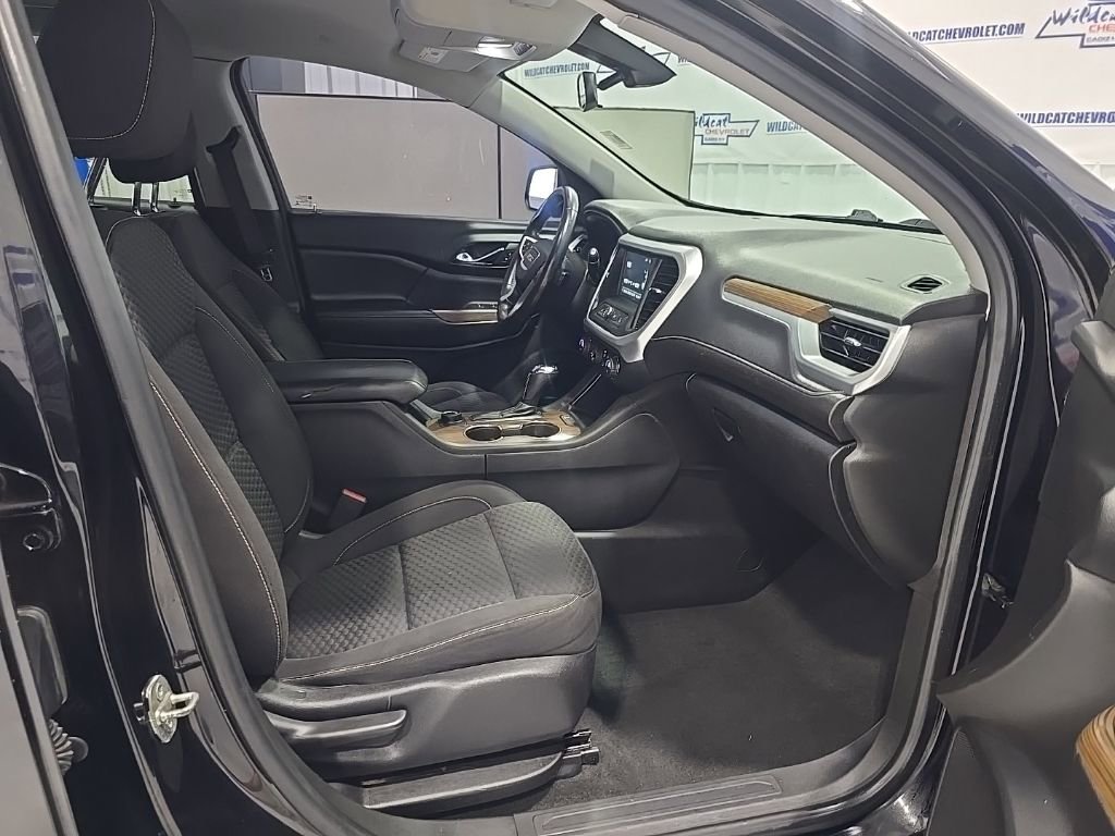 Used 2017 GMC Acadia SLE image 28