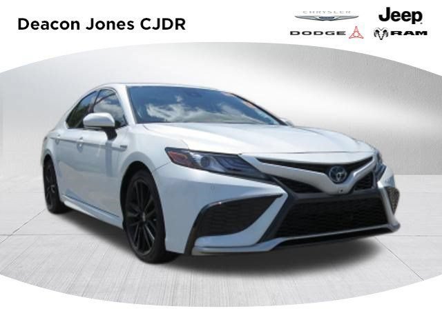 Used 2021 Toyota Camry XSE w/ Navigation Upgrade Package FWD image 1