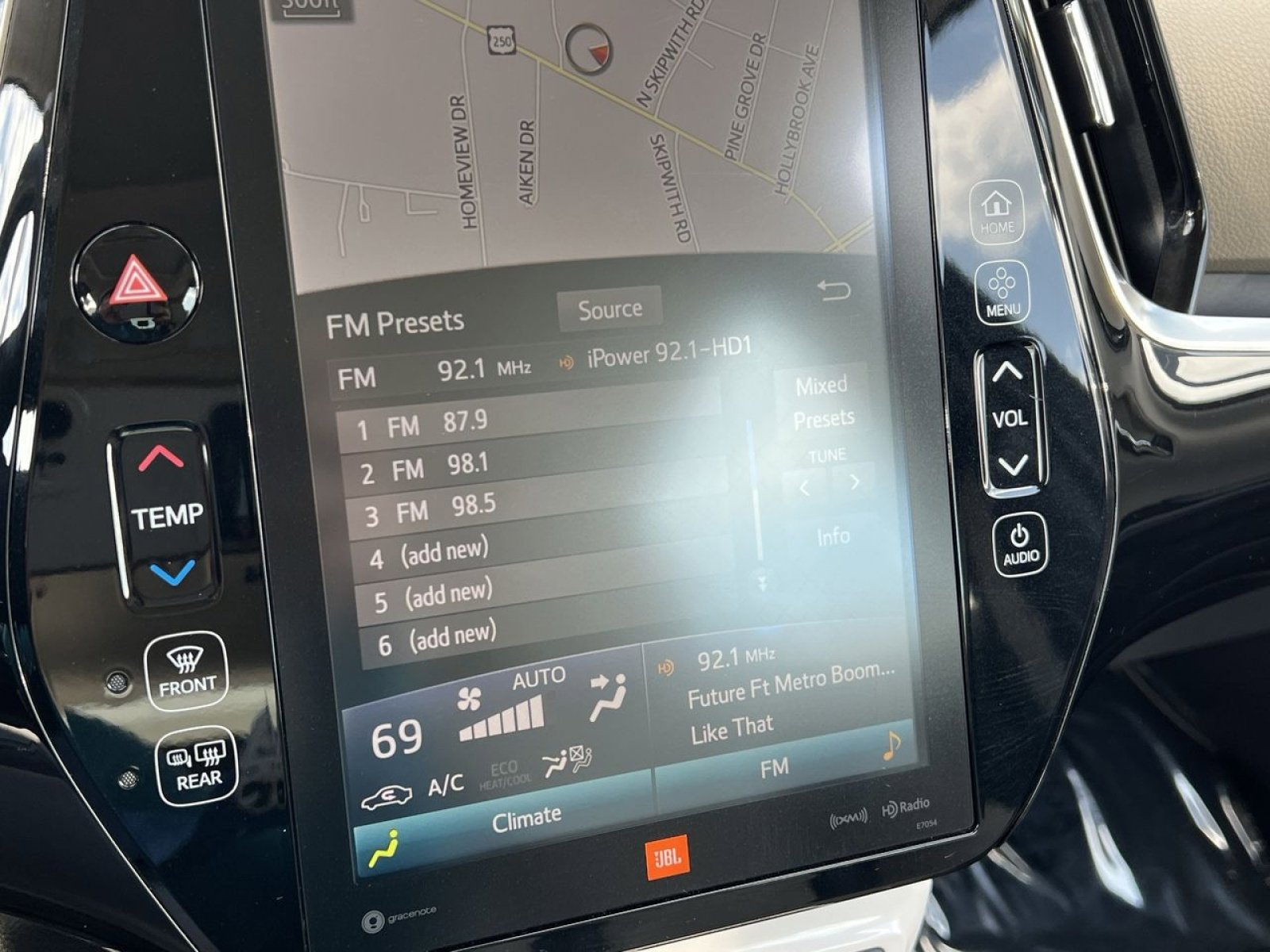 Used 2018 Toyota Prius Four w/ Advanced Technology Package FWD image 19