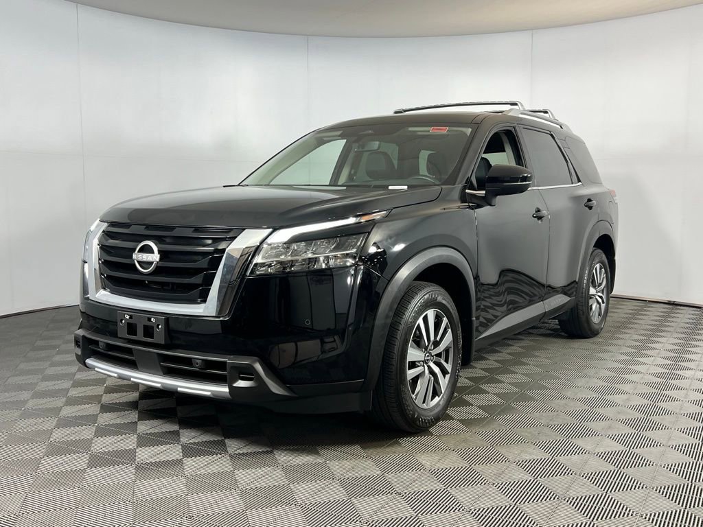 Used 2023 Nissan Pathfinder SL image 3