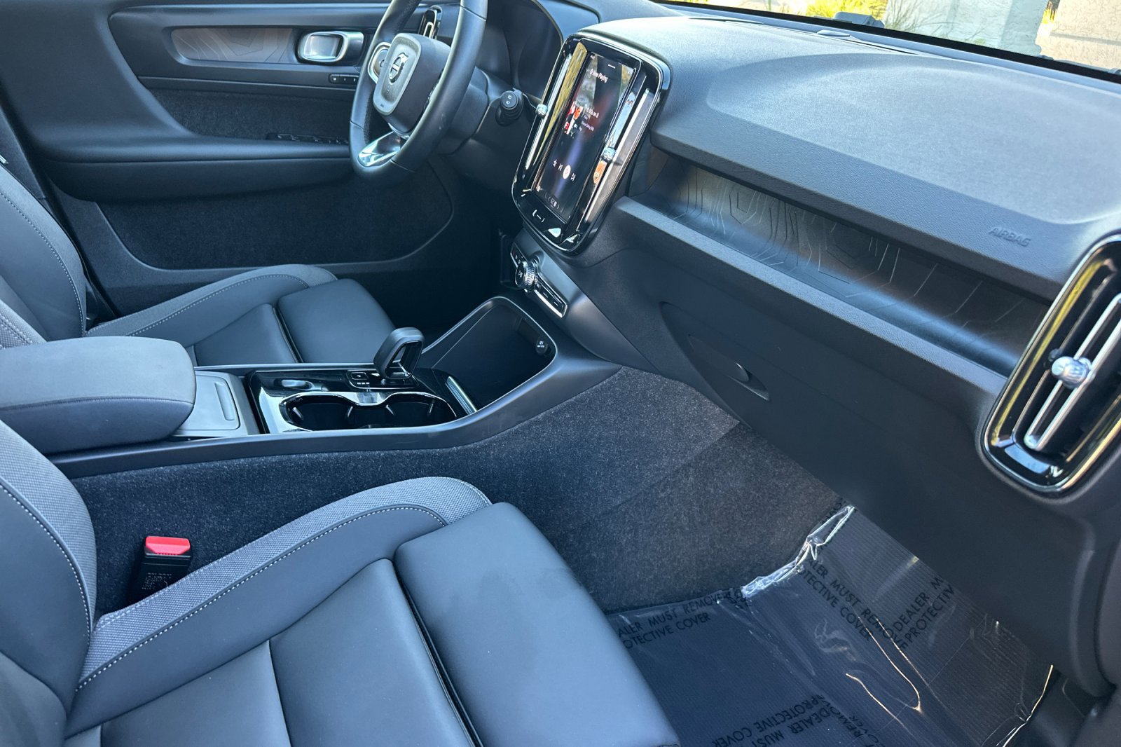 Certified 2023 Volvo XC40 Recharge Core image 18