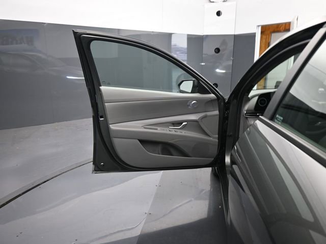 Used 2024 Hyundai Elantra SEL image 9