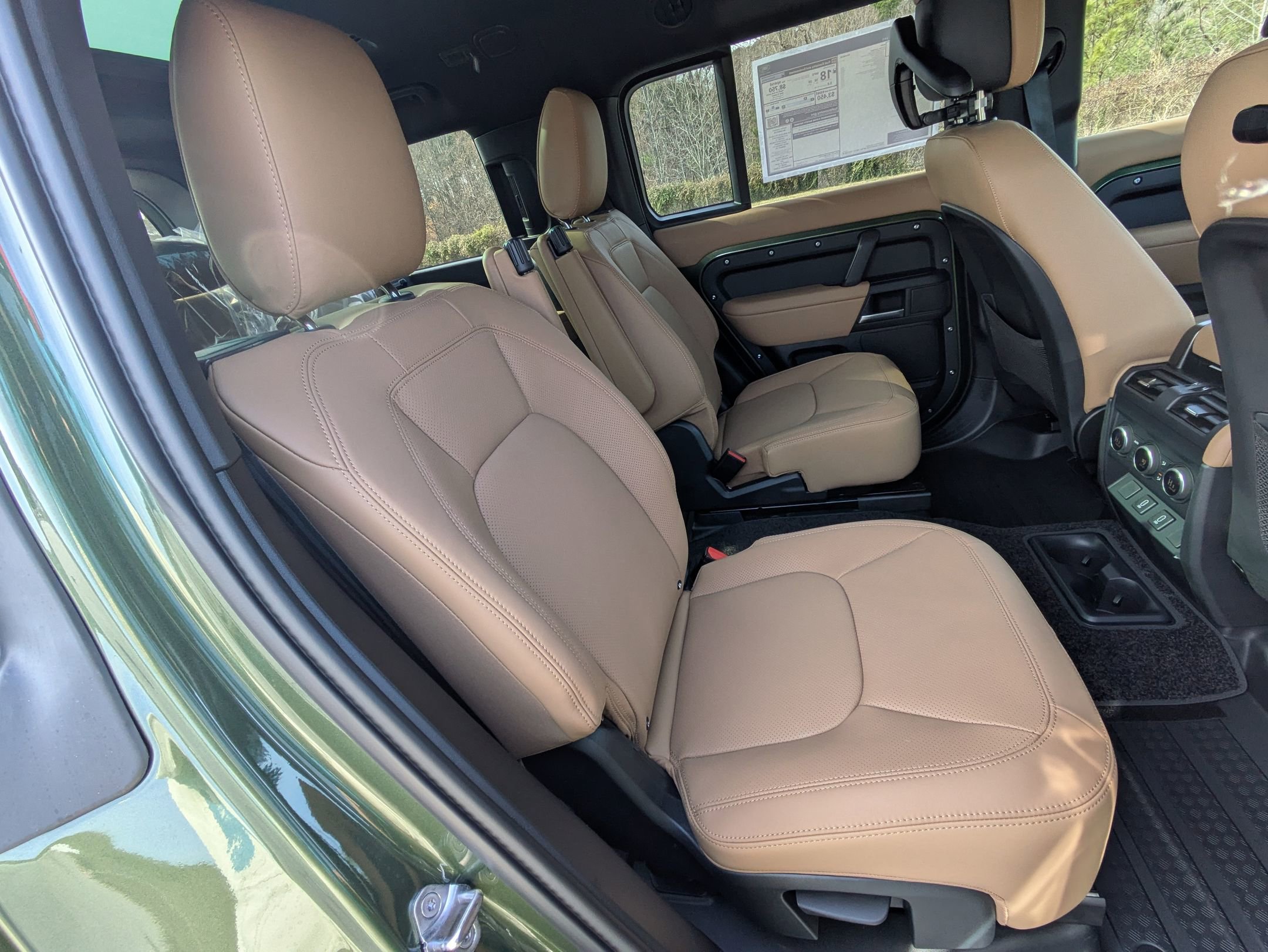 New 2026 Land Rover Defender 130 X-Dynamic SE image 29