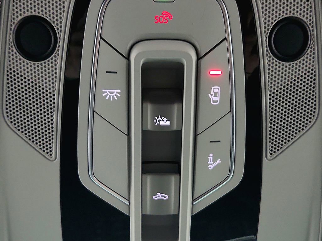 Used 2022 Audi e-tron Premium Plus image 21