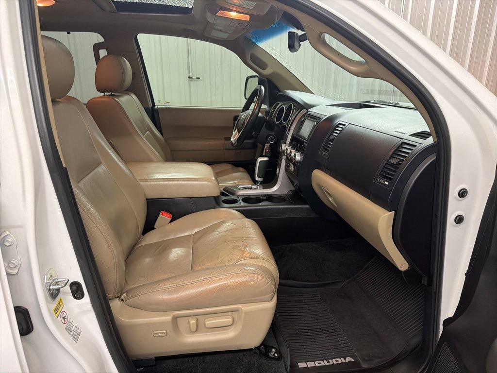 Used 2016 Toyota Sequoia Limited image 39